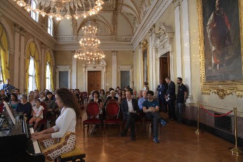 Un momento del concerto d’apertura del Trieste Piano City, durante il quale si è esibita la pianista Francesca Giordano, nel Salone di rappresentanza della Regione. Tra gli spettatori il governatore del Friuli Venezia Giulia, Massimiliano Fedriga.
